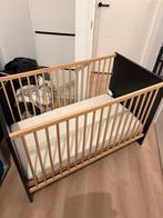 Ledikant baby zwart hout en bewegingslampje, Kinderen en Baby's, Babywiegjes en Ledikanten, Ophalen, Zo goed als nieuw, Ledikant