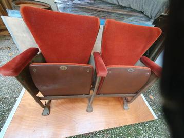 Retro Bioscoopstoelen Cinema Palace Haarlem beschikbaar voor biedingen