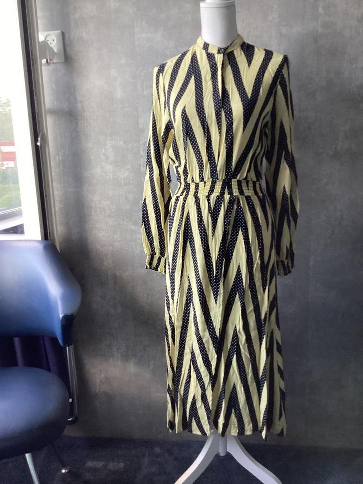 Eksept lange zwart gele jurk maat M, Kleding | Dames, Jurken, Gedragen, Maat 38/40 (M), Zwart, Onder de knie, Ophalen of Verzenden