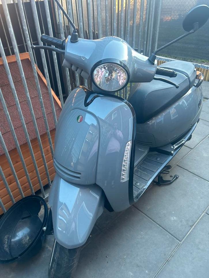 IVA Bromfiets - Goed Onderhouden + Extra's!, Fietsen en Brommers, Snorfietsen en Snorscooters, Gebruikt, Overige merken, Benzine