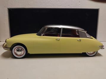 grote Citroen DS 19 citroengeel 1958 Limited NOREV 1:12 KRD beschikbaar voor biedingen