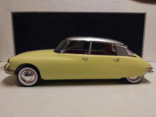 grote Citroen DS 19 citroengeel 1958 Limited NOREV 1:12 KRD, Hobby en Vrije tijd, Modelauto's | 1:5 tot 1:12, Zo goed als nieuw