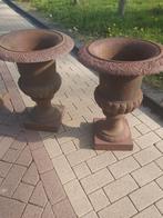 2 super grote antieke gietijzeren tuin vazen in goede staat, Ophalen, Zo goed als nieuw