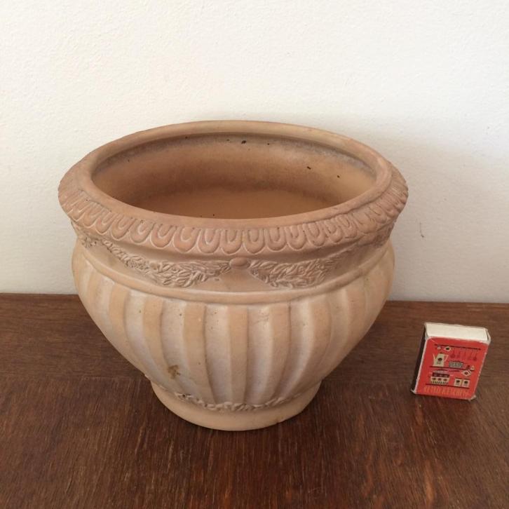 Terracotta Romeinse ronde bloempot steen beige plantenpot, Tuin en Terras, Bloempotten, Zo goed als nieuw, Ophalen of Verzenden