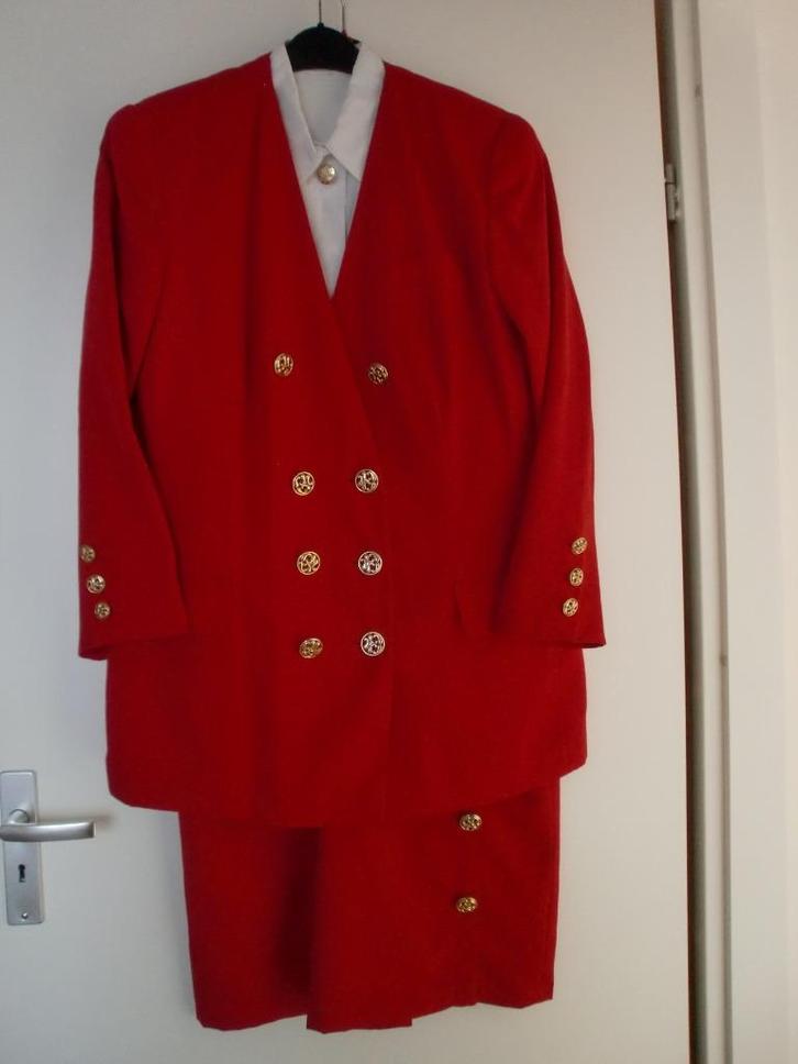 Mooi compleet pakje met goudkleurige knopen met witte blouse, Kleding | Dames, Jasjes, Kostuums en Pakken, Zo goed als nieuw, Kostuum of Pak