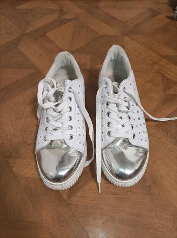 Juliet witte sneakers maat 41 beschikbaar voor biedingen