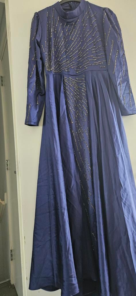 Elegante Abaya/Galajurk met Gouden Borduurwerk, Galajurk, Maat 42/44 (L), Ophalen of Verzenden, Zo goed als nieuw