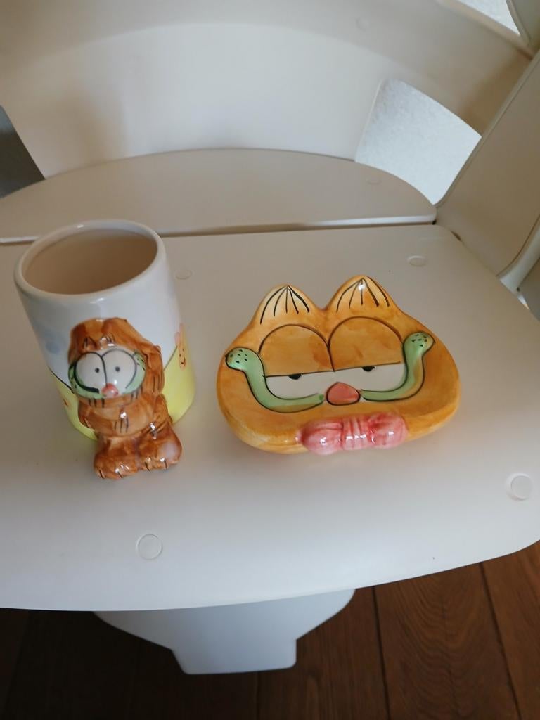 Garfield vintage zeephouder en bekertje porselein, Ophalen of Verzenden, Gebruikt, Dier