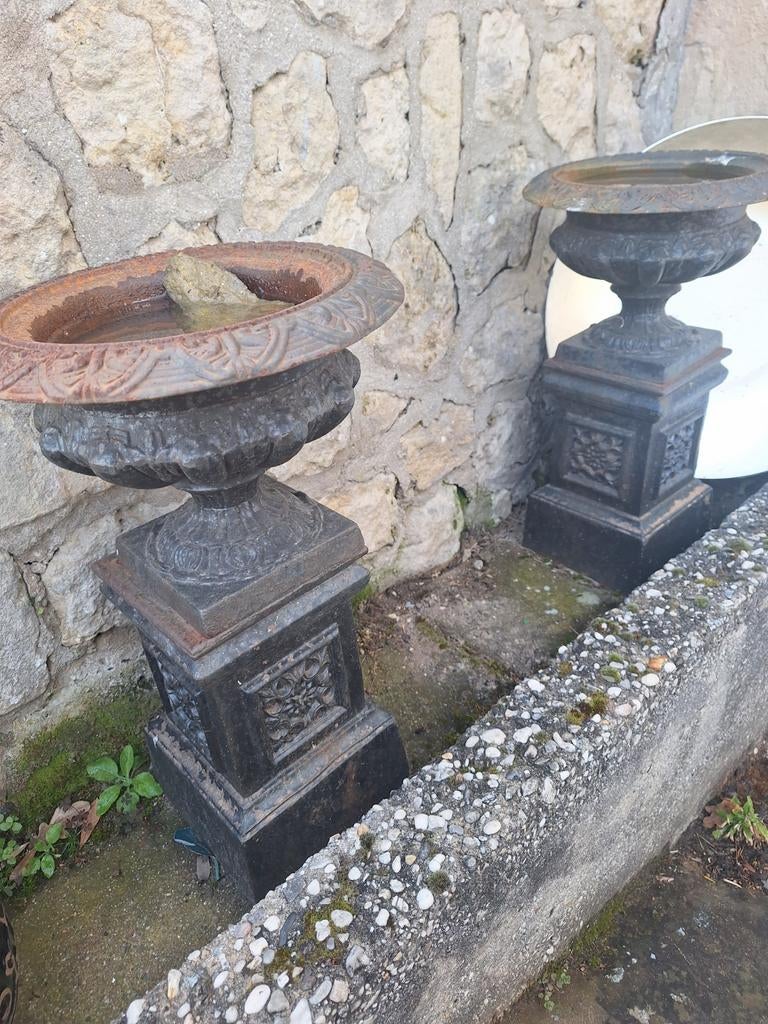 Set van 2 gietijzeren vazen op standaard, Antiek en Kunst, Ophalen