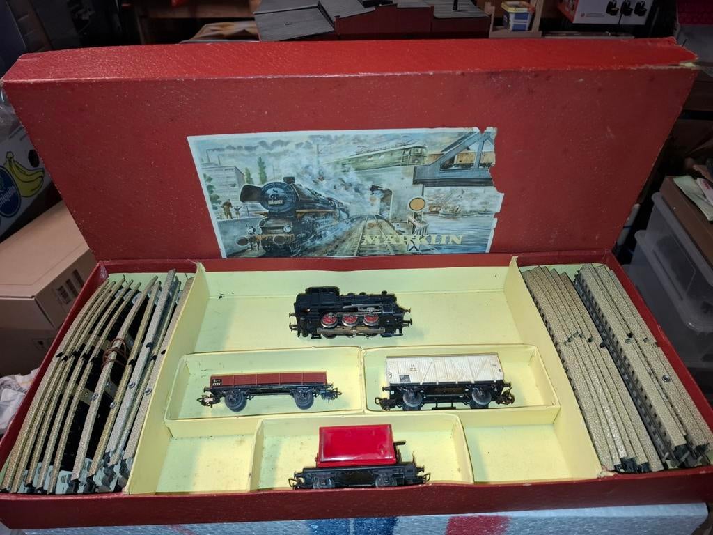 4 stuks rode set dozen van marklin jaren 50, Wisselstroom, Ophalen of Verzenden, Analoog, Märklin