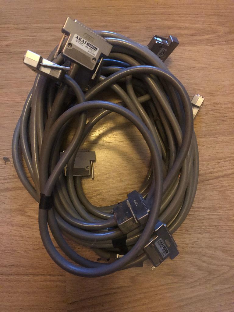 Akai kabels, Ophalen of Verzenden, Gebruikt, Audio