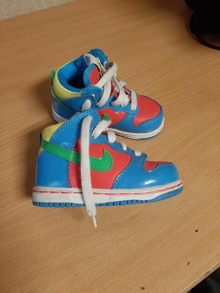 Nike schoenen maat 22.5 - nette staat, Schoentjes, Meisje, Ophalen of Verzenden, Zo goed als nieuw