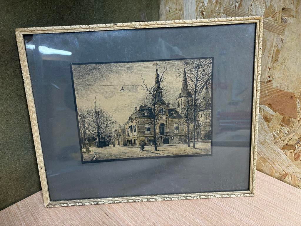 Prent gemeentehuis Hilversum, Antiek en Kunst, Kunst | Etsen en Gravures, Ophalen