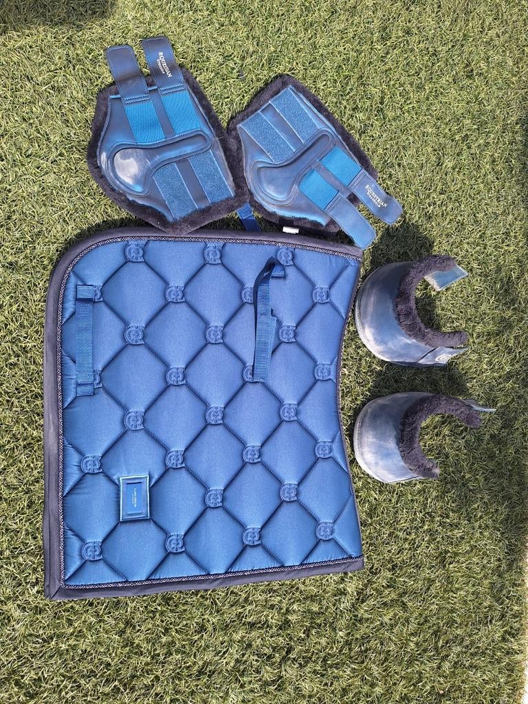 Setje equestrian Stockholm, Dieren en Toebehoren, Paarden en Pony's | Dekens en Dekjes, Full (L), Gebruikt, Dressuurdekje, Equestrian Stockholm