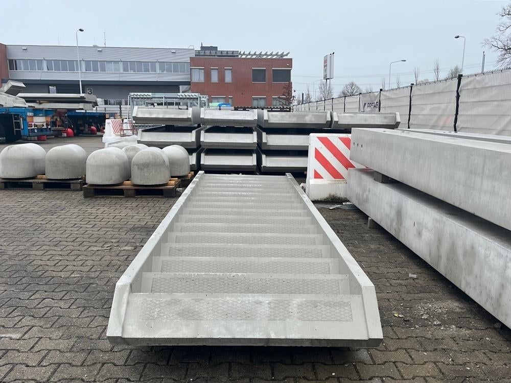 Extra goedkoop: betonnen trap, Verzenden, Nieuw, Trap, 2 tot 4 meter