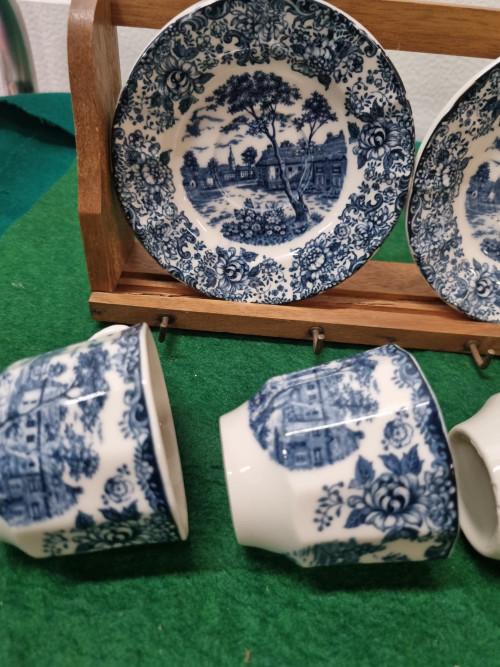 Kop en schotels met muur rek, Ophalen of Verzenden, 'T Olde Gre-j, Info@toldegrej.nl, Endepoelstraat 20f Didam