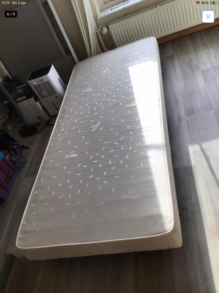 Boxspring met matras. Merk: Eastborn., Ophalen, Gebruikt, Eenpersoons