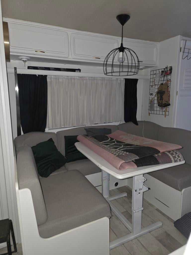 Wilk Caravan 1994 - 4/5 persoons met voortent, Caravans en Kamperen, Caravans, Ophalen