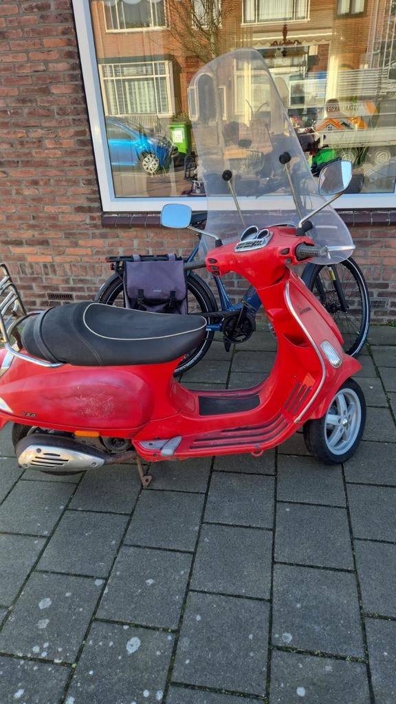 Rode Vespa snor scooter, Ophalen of Verzenden