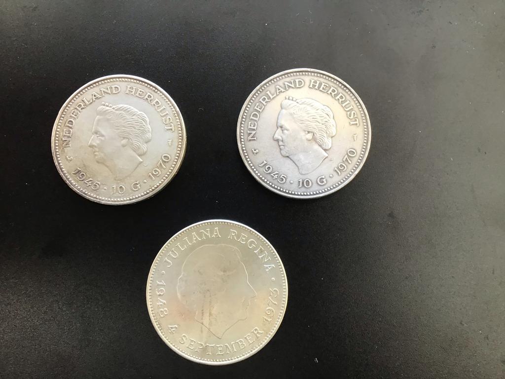 Set van 3 zilveren 10 gulden munten Koningin Juliana, Postzegels en Munten, Munten | Nederland, Setje, 10 gulden, Koningin Juliana