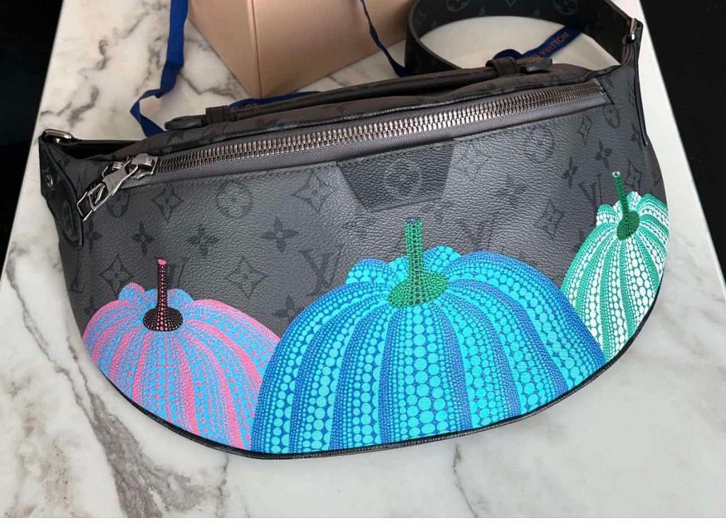 Louis vuitton tas bag bumbag crosbody lv limited, Overige merken, Ophalen of Verzenden, Zo goed als nieuw, Grijs