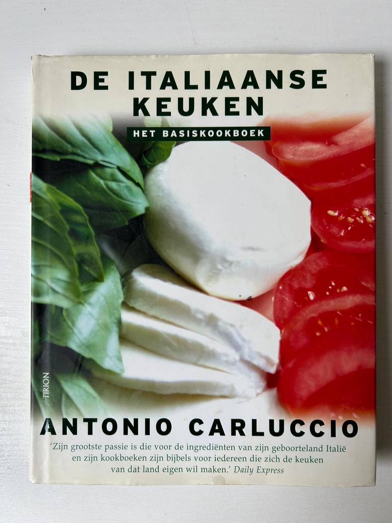 Antonio Carluccio - De Italiaanse keuken, Ophalen of Verzenden, Antonio Carluccio, Italië, Gelezen