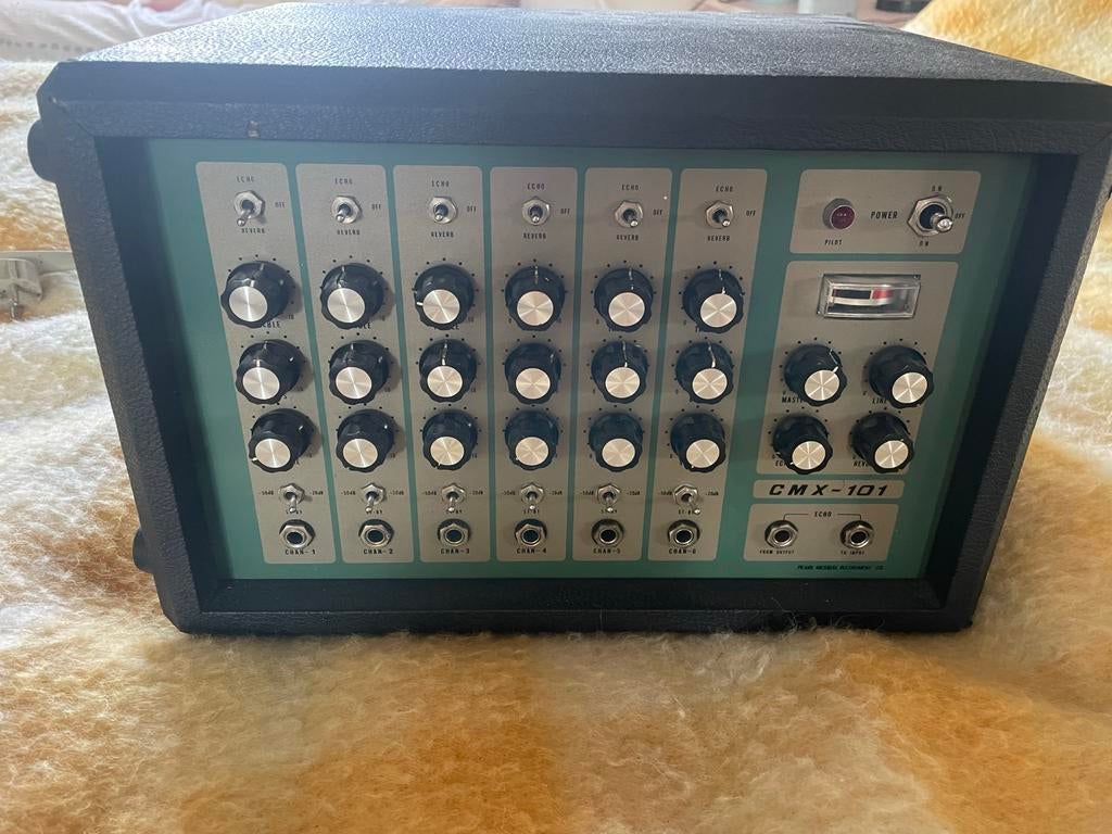 Pearl CMX-101 Mixer met Ingebouwde Spring Reverb, Ophalen of Verzenden, Gebruikt, 5 tot 10 kanalen, Microfooningang