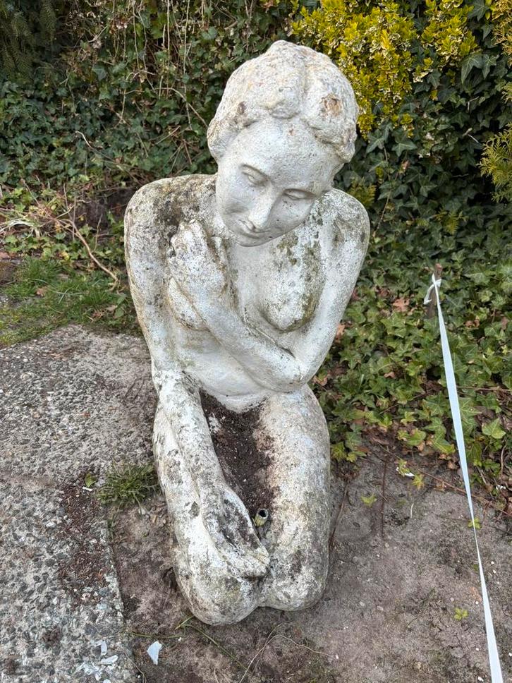 Zwaar Tuinbeeld fontein vrouw, Tuin en Terras, Tuinbeelden, Gebruikt, Ophalen