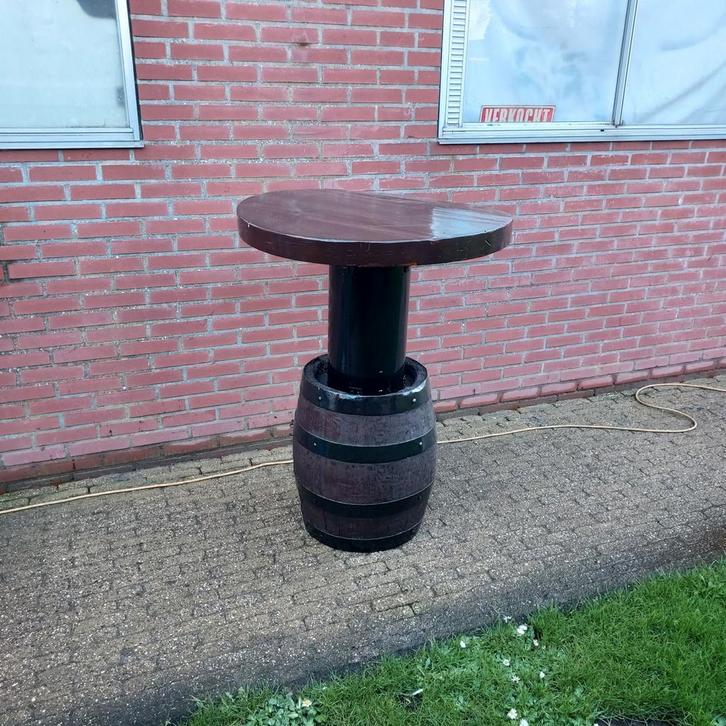 Unieke statafel van wijnvat en houten blad, Huis en Inrichting, Tafels | Statafels, Gebruikt, Ophalen