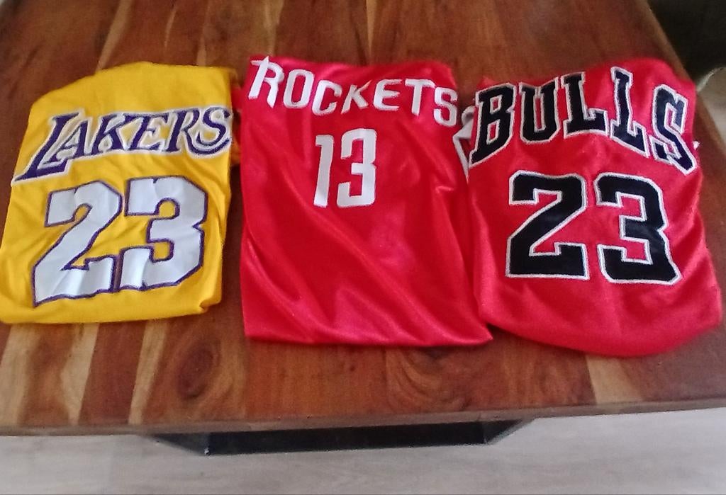 3 basketbal shirts maat XL, Sport en Fitness, Basketbal, Ophalen of Verzenden, Zo goed als nieuw, Kleding
