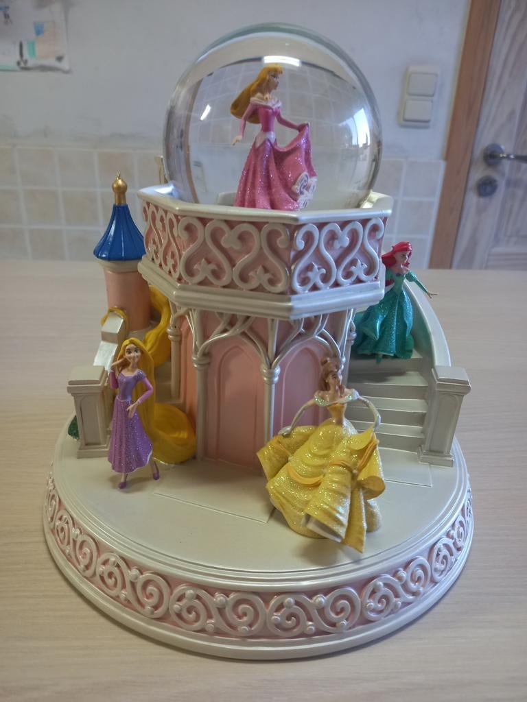 Snowglobe Disney Prinsessen, Verzamelen, Disney, Zo goed als nieuw, Beeldje of Figuurtje, Assepoester of Belle, Ophalen