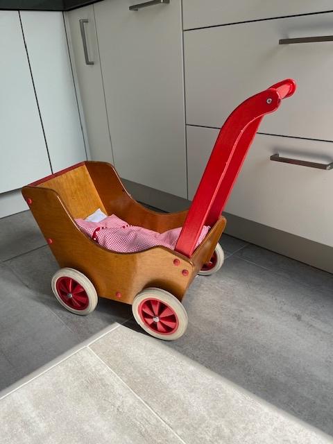 Leuke houten poppenwagen (incl beddengoed), Ophalen of Verzenden, Gebruikt