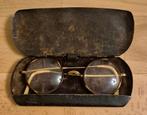 Antieke bril in metalen koker (gedeeltelijk goud?)., Ophalen of Verzenden, Dames