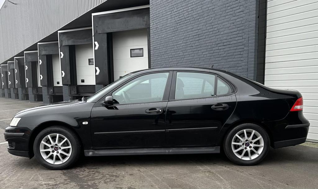 Saab 9-3 Sport Sedan 1.8 Linear 1STE EIG/NWEDISTRIBUTIE/VOLO, Auto's, Saab, Stof, Gebruikt, Zwart, 1796 cc