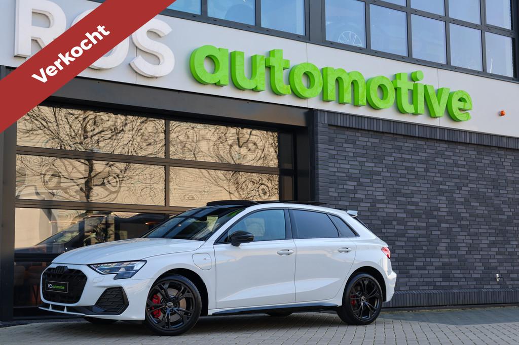 Audi A3 Sportback 45 TFSI e S edition Competition | VOL! | B, Auto's, Audi, Zwart, 4 cilinders, 700 kg, Wit