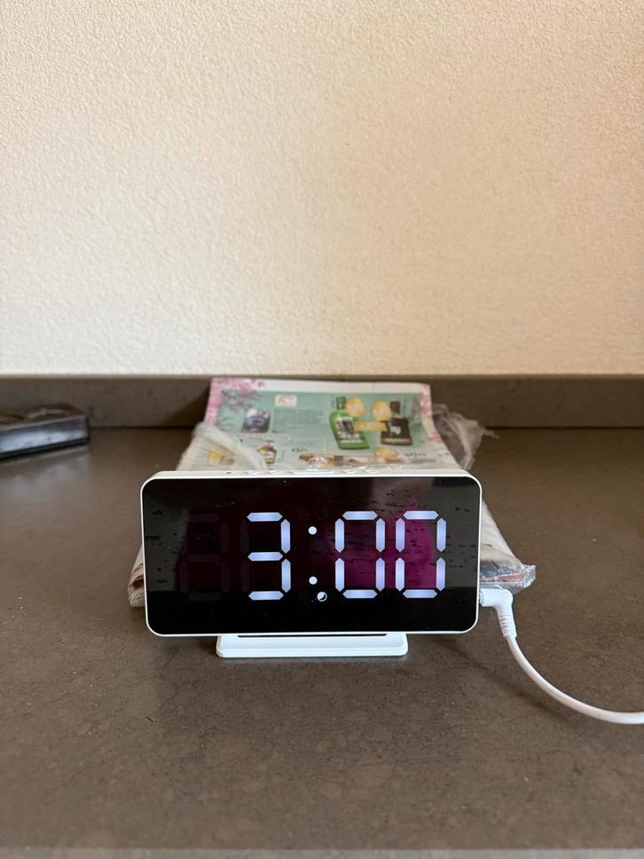 Stijlvolle Digitale Wekkerklok met Groot LED Display, Witgoed en Apparatuur, Wekkers, Nieuw, Digitaal, Ophalen of Verzenden