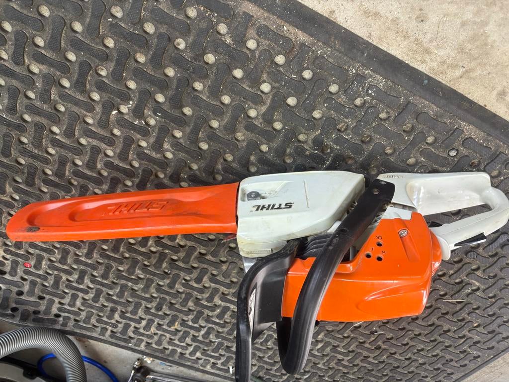 Stihl MS251 kettingzaag uit 2013, Ophalen, Zo goed als nieuw, Kettingzaag