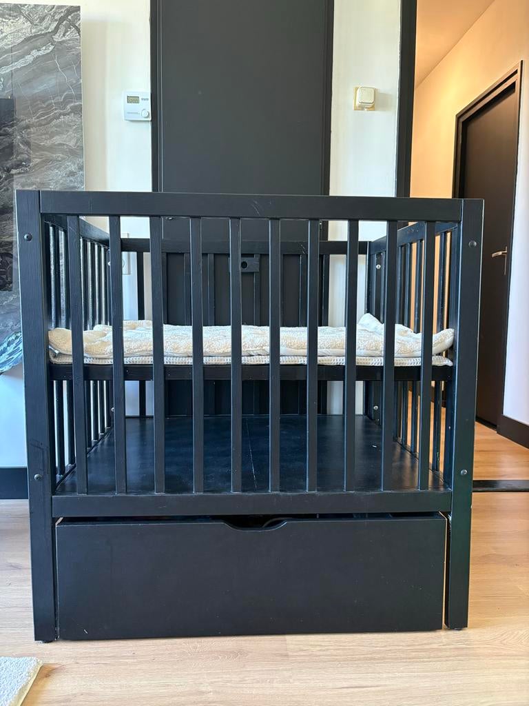 Zwarte baby box met grote lade, Kinderen en Baby's, Boxen, Ophalen, Gebruikt, Rechthoekig, In hoogte verstelbaar