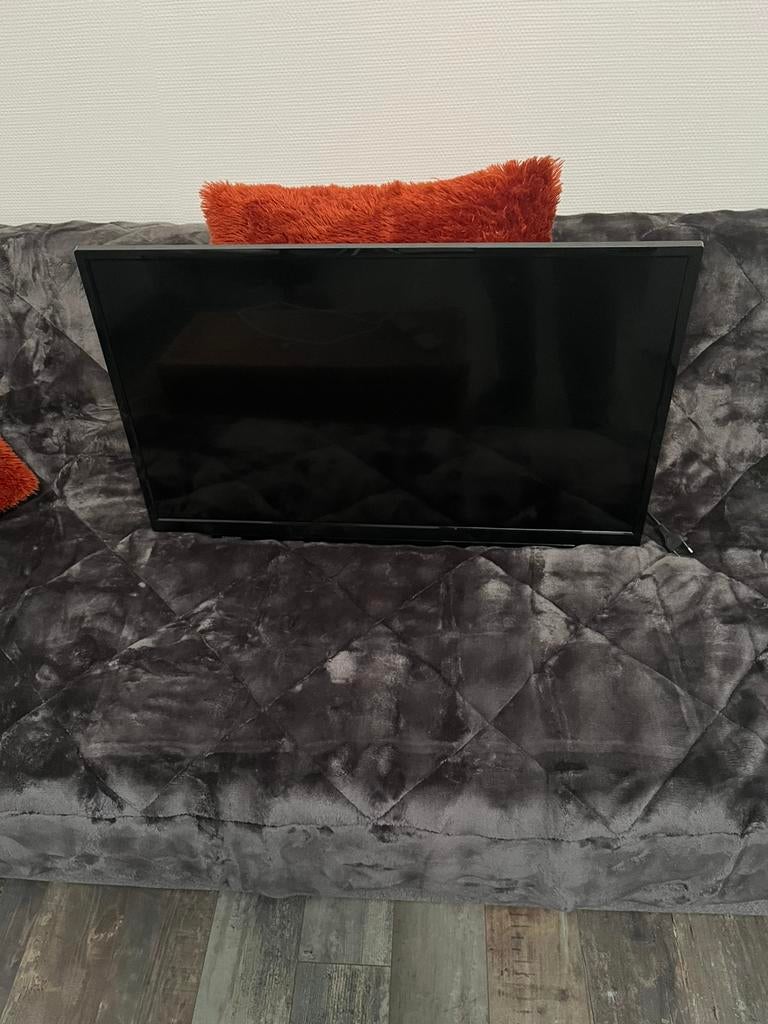 32 inch Toshiba smart tv ( zonder voet), Ophalen, Gebruikt