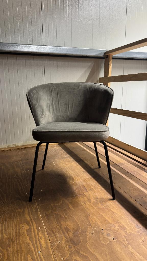 Dark Grey Velvet Chair with Black Metal Frame, Ophalen, Zo goed als nieuw, Grijs, Eén
