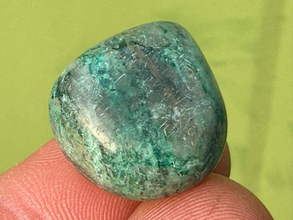 Chrysocolla broekzaksteen trommelsteen mineralen, Verzamelen, Mineralen en Fossielen, Mineraal, Ophalen of Verzenden