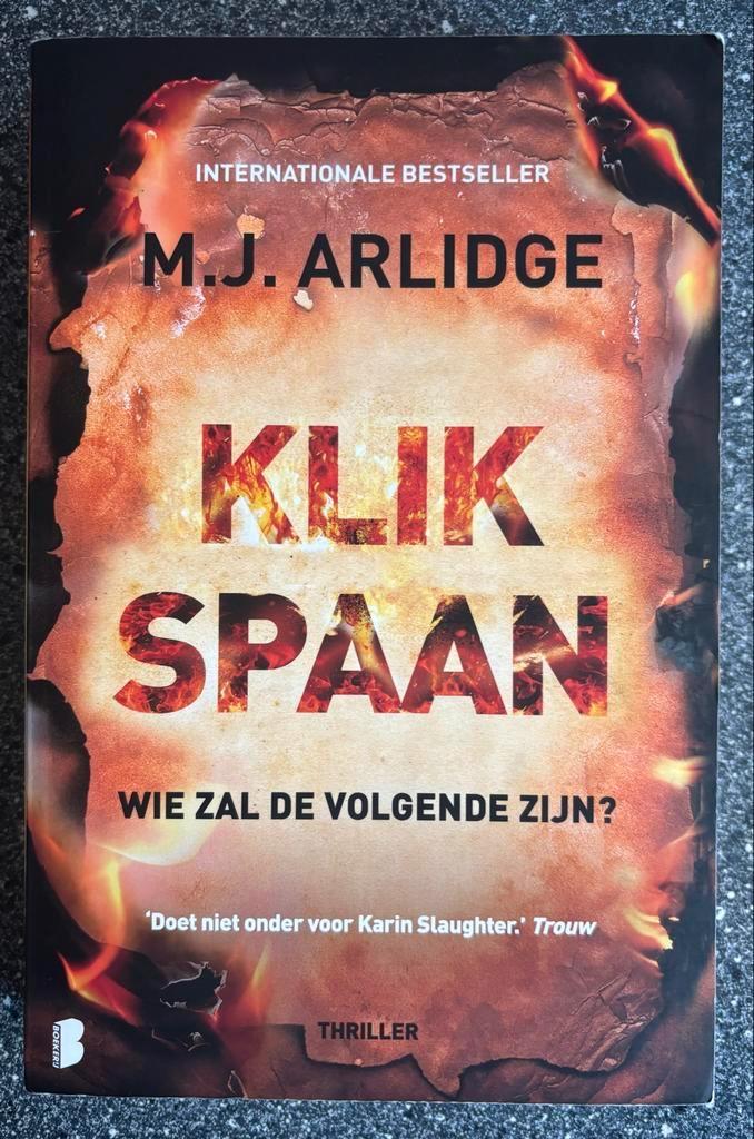 Klik Spaan - M.J. Arlidge (Helen Grace #4), Boeken, Ophalen of Verzenden, Gelezen, Nederland