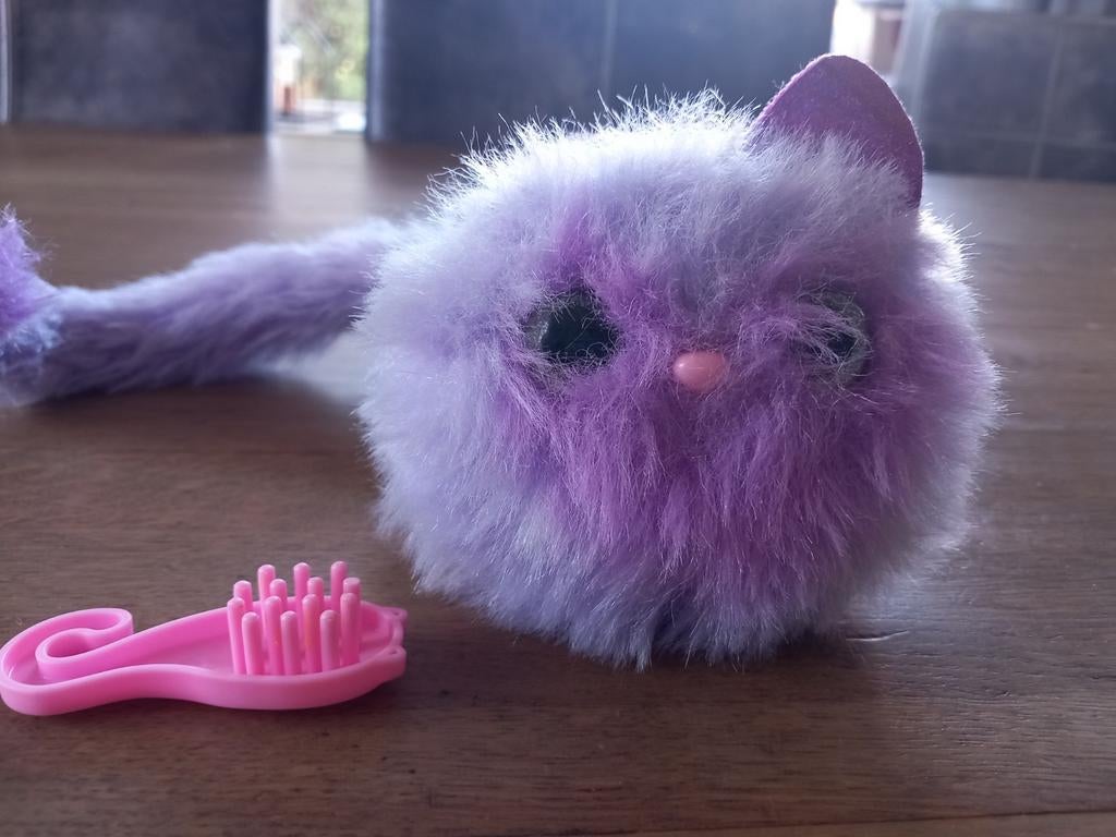 Pomsies paarse kat, Ophalen of Verzenden, Paars, Kat, Met kleding of accessoire