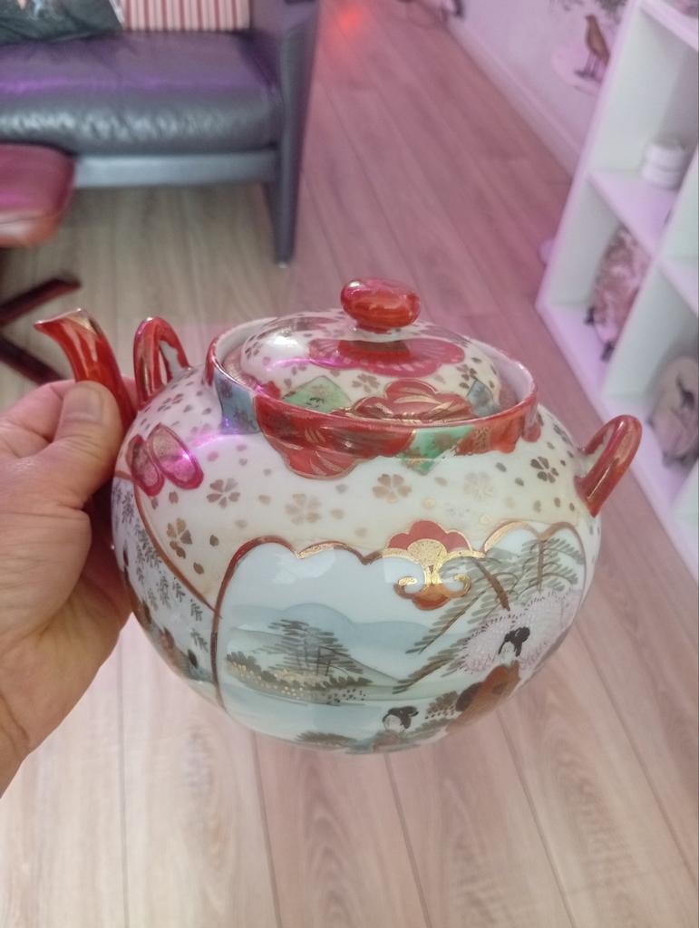 Decoratieve theepot met landschap en figuren, Ophalen of Verzenden