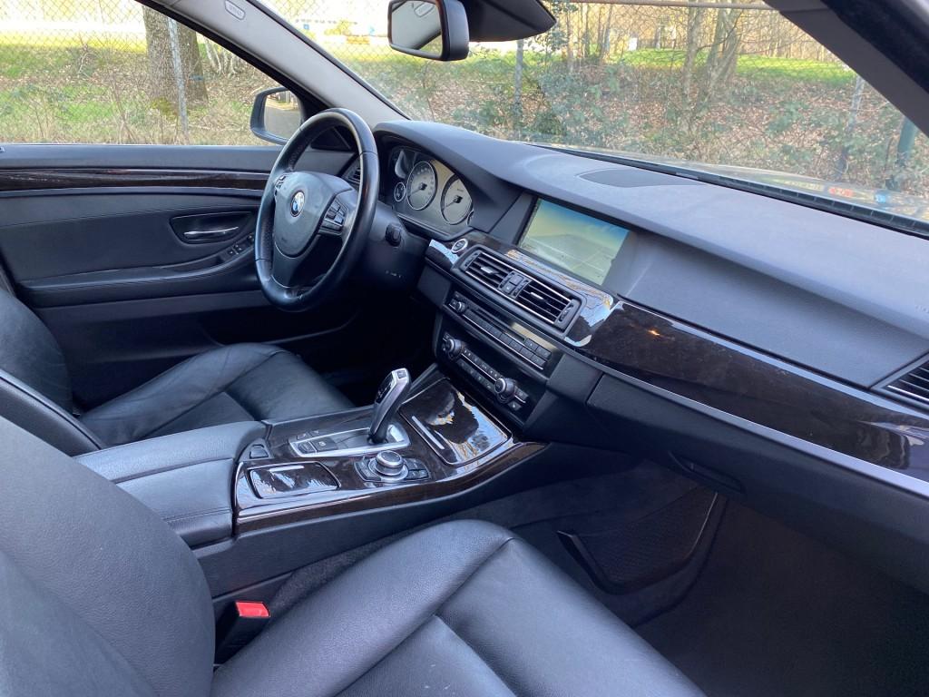 Bmw 5-SERIE 550XI 4.4 V8 408PK **MOTOR NIET GOED**, Auto's, BMW, Automaat, Euro 5, 8 cilinders, 2000 kg