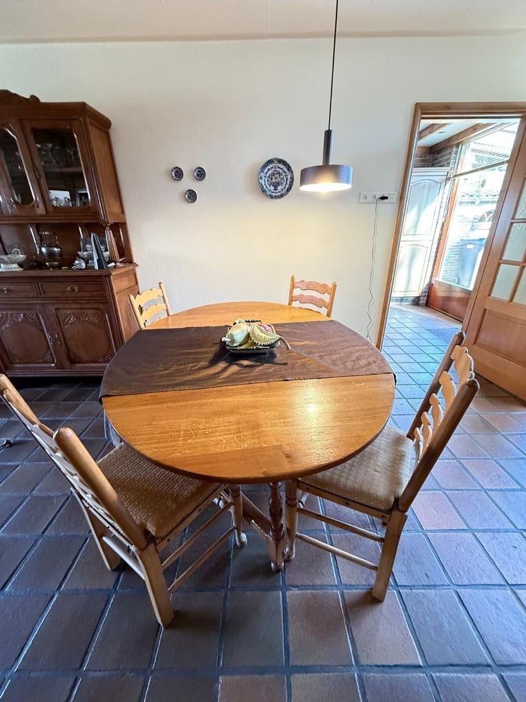 Ovale eettafel met 4 stoelen, Gebruikt, Eikenhout, Ophalen of Verzenden, Vier personen