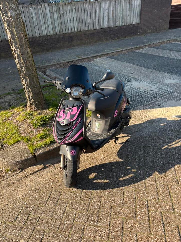 Piaggio Zip 4t 2v c25, Fietsen en Brommers, Scooters | Piaggio, Zo goed als nieuw, Zip, Benzine, Ophalen