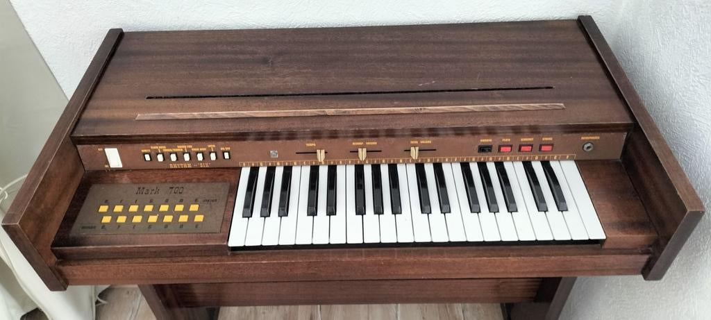 Elektrisch keyboard Mark 700, Muziek en Instrumenten, Orgels, Ophalen