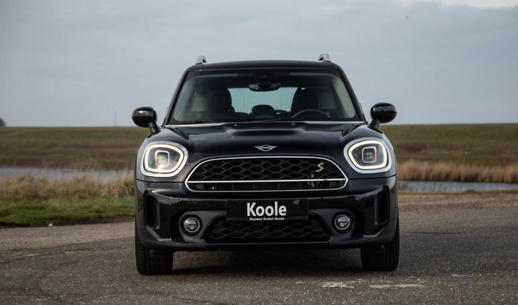 Mini Countryman 1.5 Cooper S E ALL4 Essential CAMERA / NAVI, Automaat, Countryman, Leder en Stof, Zwart