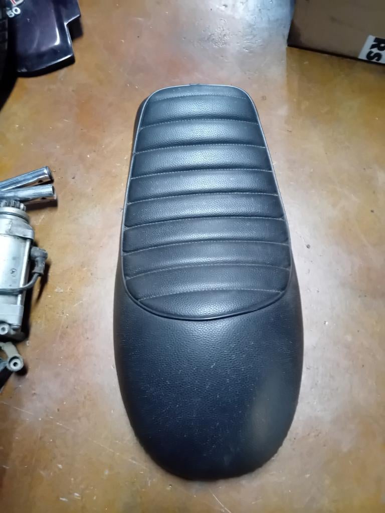 Bobber Zadel - Universeel Motorfiets Zadel zitje custom, Motoren, Ophalen of Verzenden